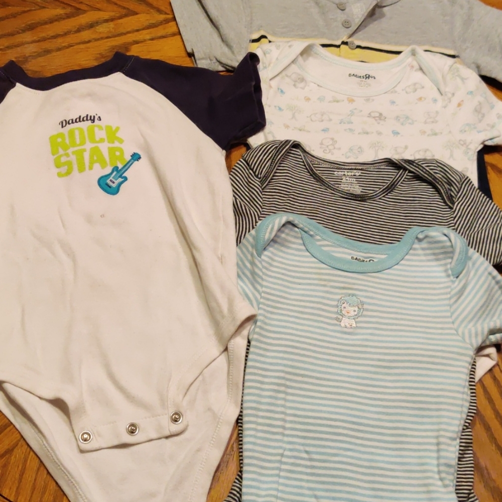 Size 24M Boys 23 Piece Shorts/Tee/Onesie Bundle - Picture 10 of 13